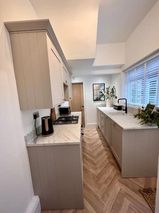 Coastal Apartments No 1 Сийхам Екстериор снимка