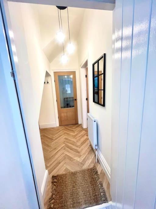 Coastal Apartments No 1 Сийхам Екстериор снимка